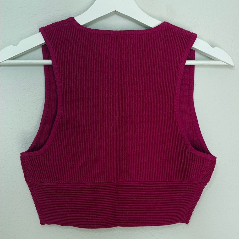 NEW Aritzia Babaton Fuchsia Pink Sculp Ribbed V-Neck Crop Tank Top medium - Picture 4 of 4